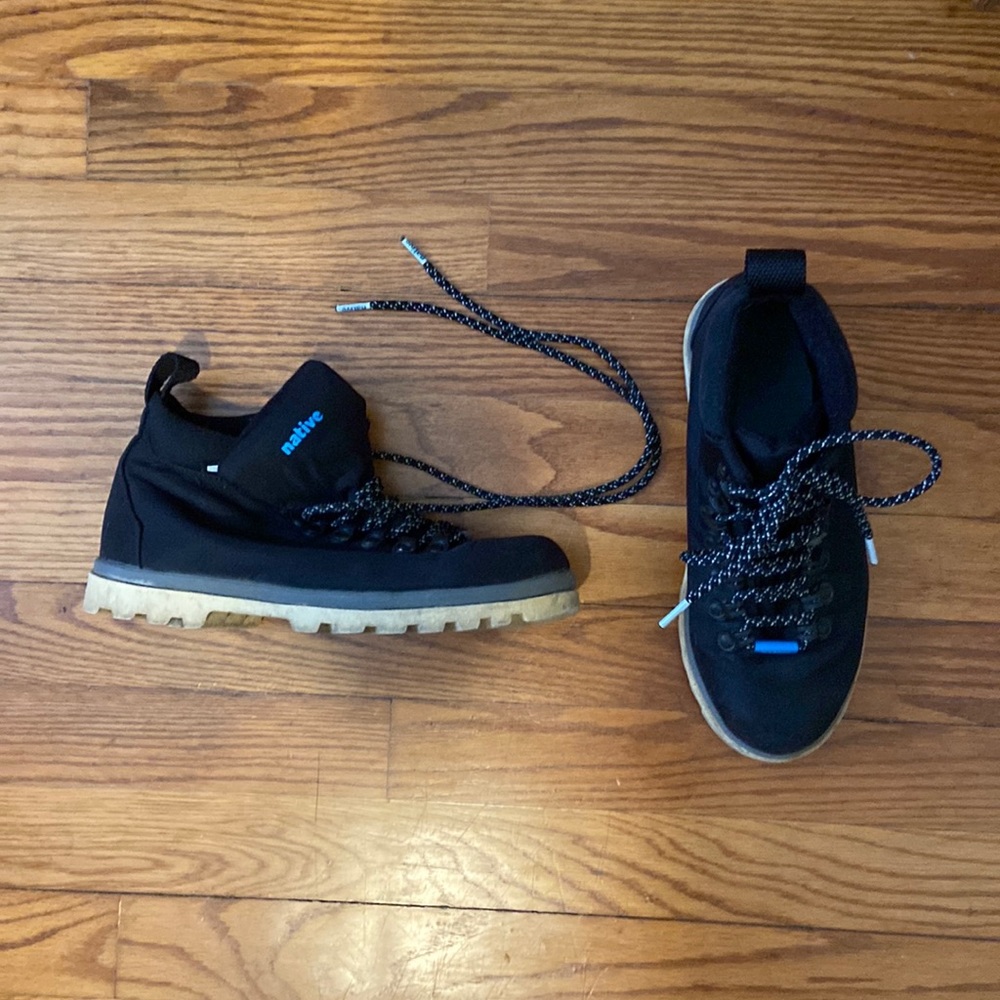 Native hiking boot. Vegan and sustainable. Size 8